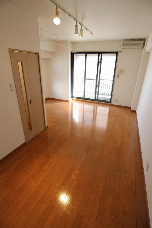 居室・リビング　13.1帖もある開放感ある洋室です。