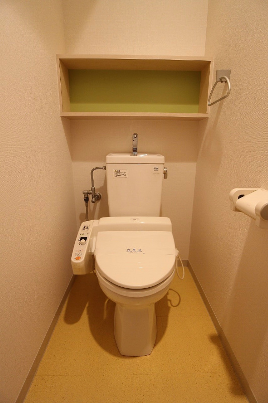 トイレ　温水洗浄便座付きです。