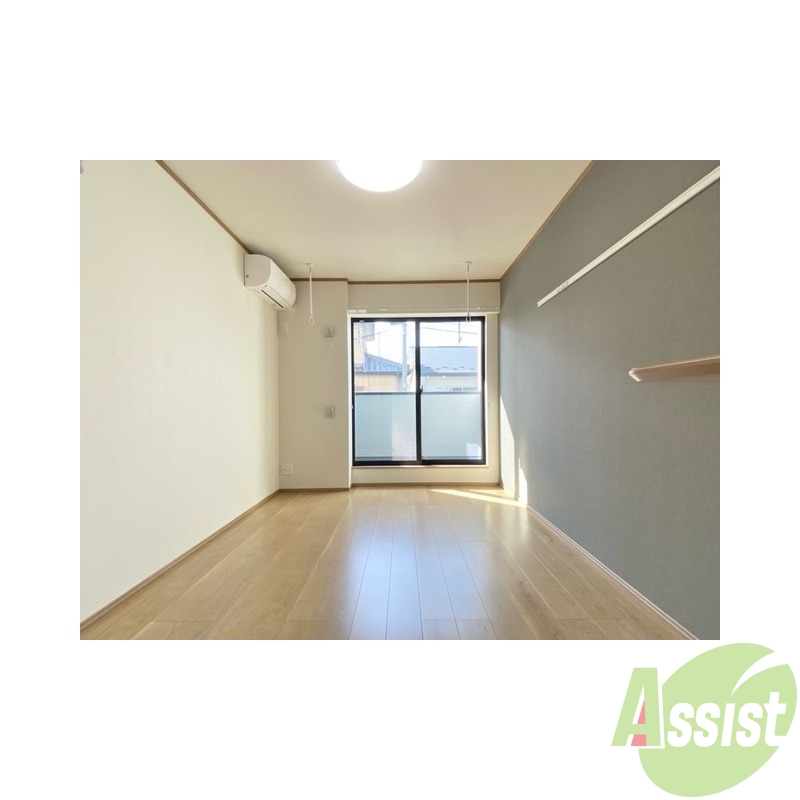 居室・リビング　アクセントクロスが素敵な南向きのお部屋です