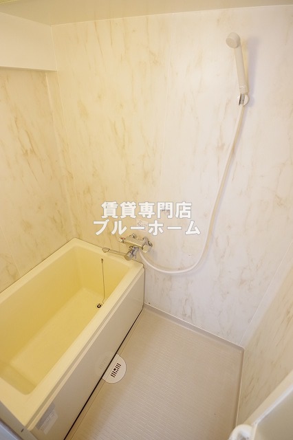 バス・シャワールーム　ピカピカのお風呂！