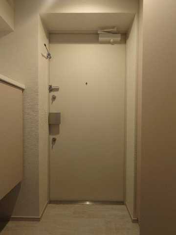 玄関　※他部屋の同じ間取りの写真になります。