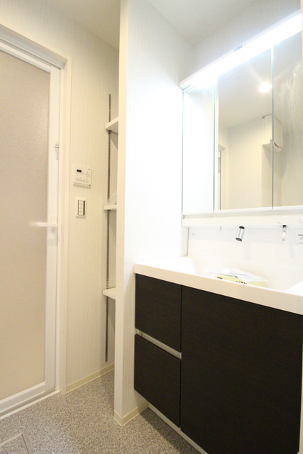 洗面設備　※同間取り別室の参考写真です