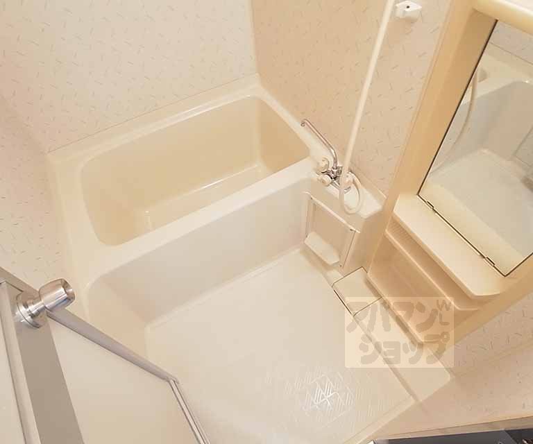 バス・シャワールーム　鏡付きお風呂