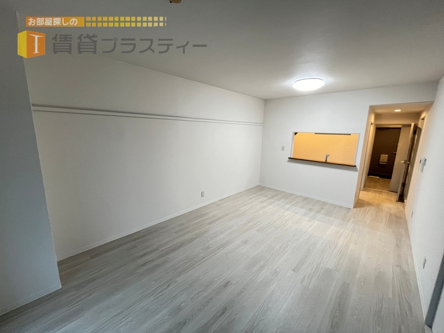 居室・リビング　家族団らんでも、お父さん一人で優雅にでも、ご自由にお寛ぎくだ