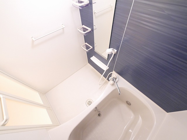 バス・シャワールーム　落ち着いた空間のお風呂です