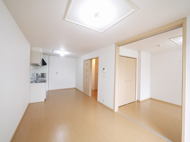 居室・リビング　こちらの居間で趣味の時間をお楽しみください