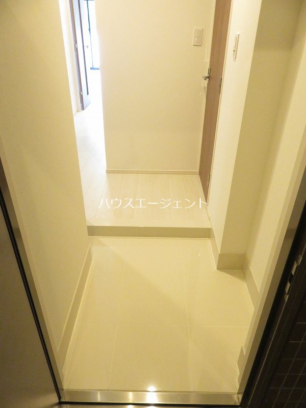 玄関　玄関です。※別部屋参考写真。反転タイプ