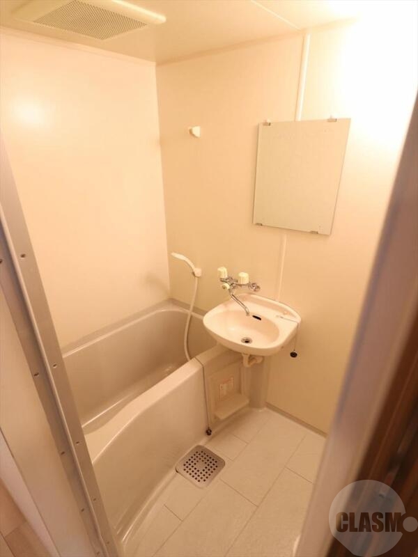 バス・シャワールーム　清潔感のあるバスルーム