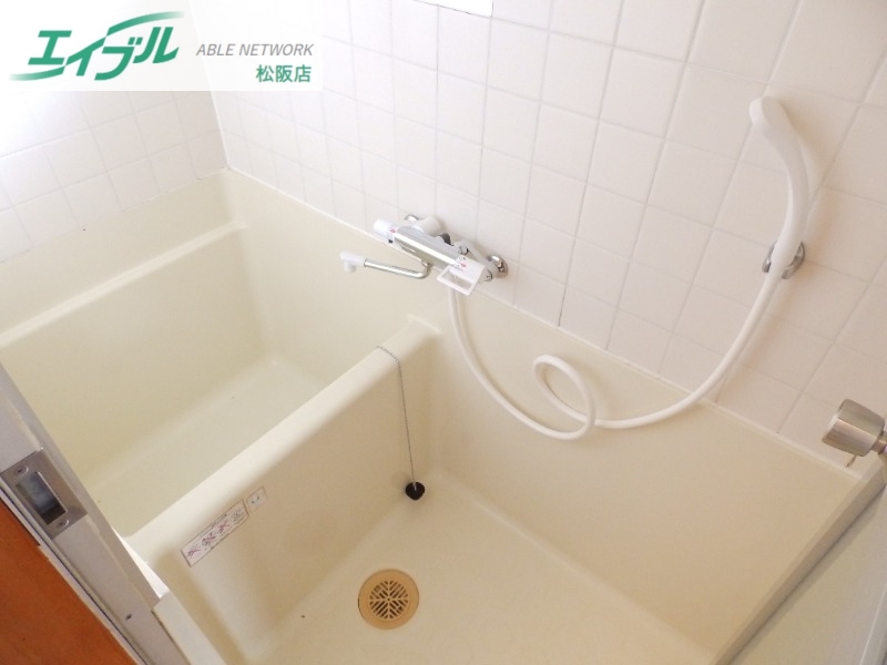 バス・シャワールーム　同物件別部屋写真