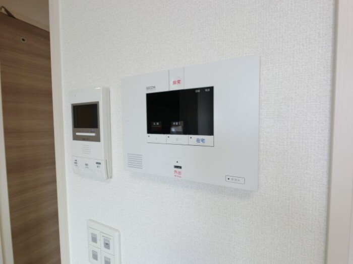 セキュリティ　セコムとカラーモニターインターホン