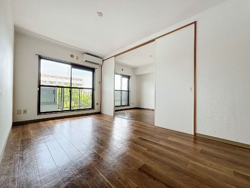 居室・リビング　☆明るい洋室☆