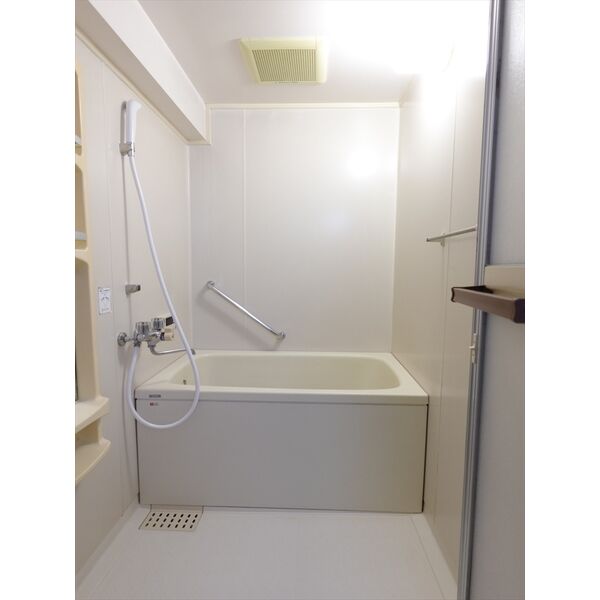 バス・シャワールーム　※写真は同じマンションの違う部屋のものになります。
