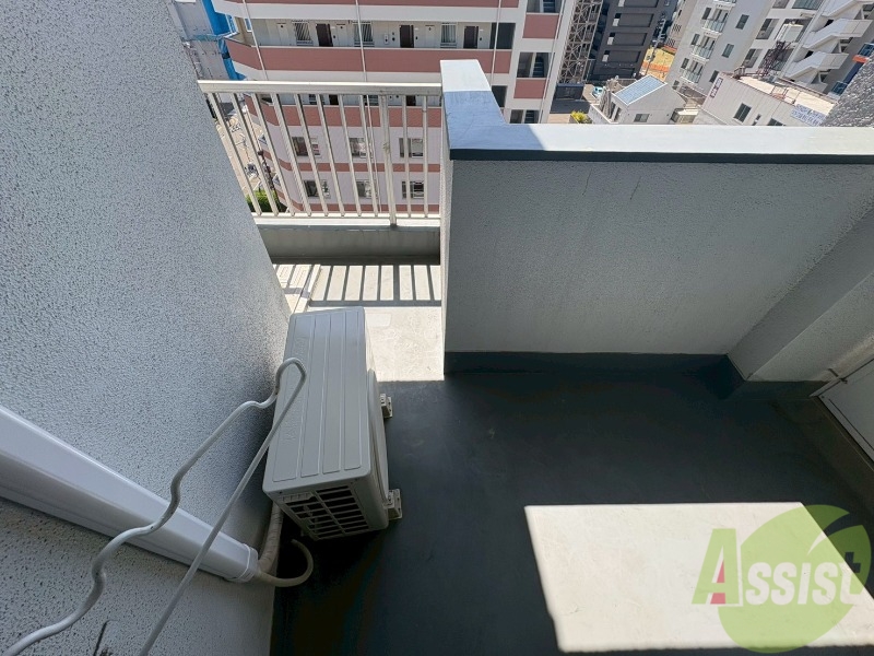 バルコニー　バルコニーに物干しがあるので洗濯物が干せます。