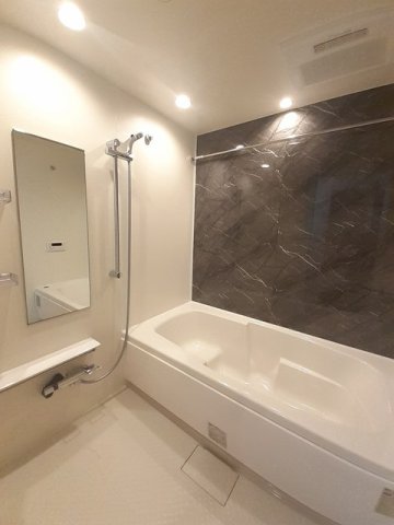 バス・シャワールーム　コンパクトで使いやすいお風呂です