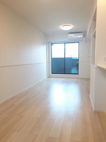 居室・リビング　こちらのリビングで趣味の時間をお楽しみください