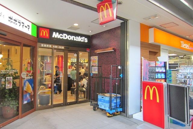 飲食店　マクドナルド西武入間市駅店（飲食店）まで471m