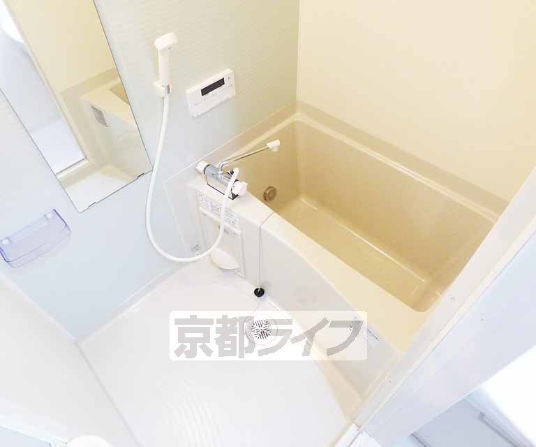 バス・シャワールーム　清潔感のあるバスルーム。