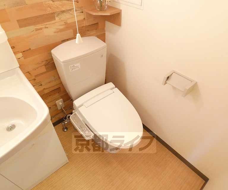 トイレ　ウォシュレット付きです。