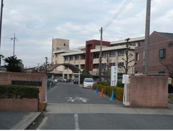 小学校　岡山市立芳明小学校（小学校）まで828m