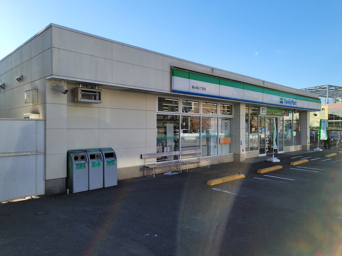 コンビニ　ファミリーマート　南大泉三丁目店（コンビニ）まで64m
