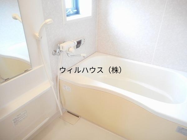 バス・シャワールーム　浴室乾燥機、追い焚き機能付バス！