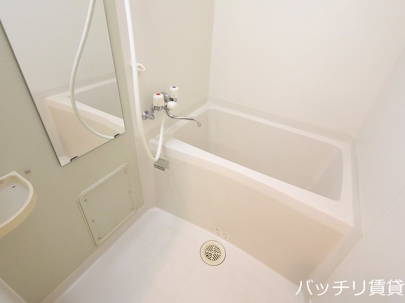 バス・シャワールーム　※同型タイプの為現状優先