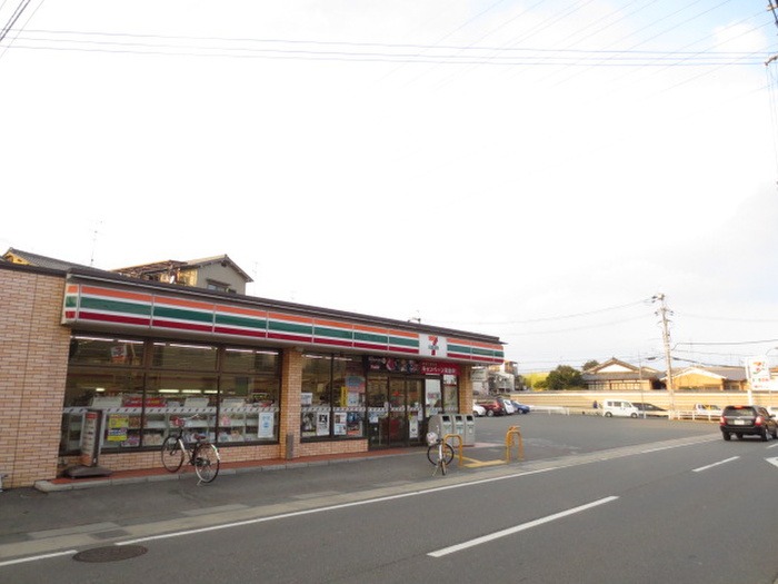 コンビニ　セブンイレブン（コンビニ）まで192m