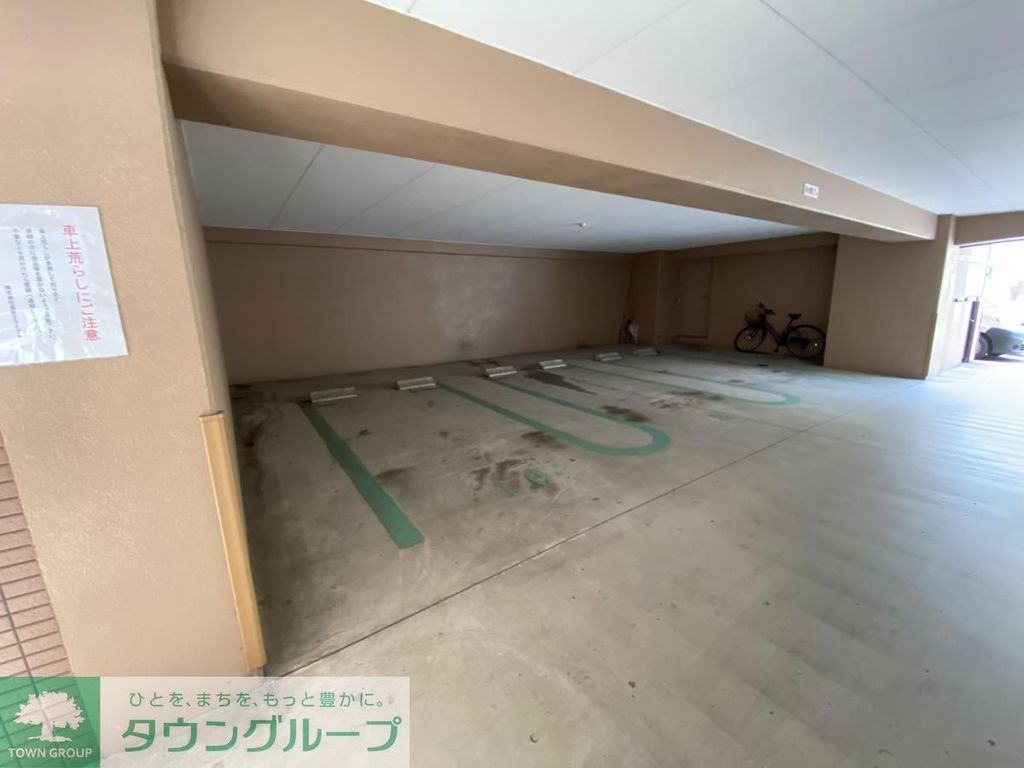 駐車場　駐車場