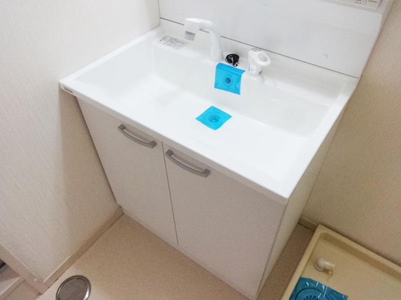 洗面設備　交換して綺麗になりました。