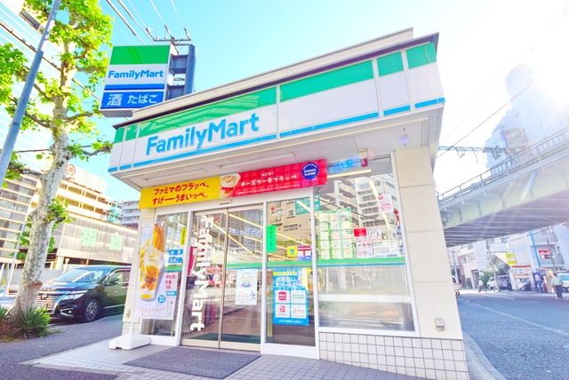 コンビニ　ファミリーマート（コンビニ）まで266m