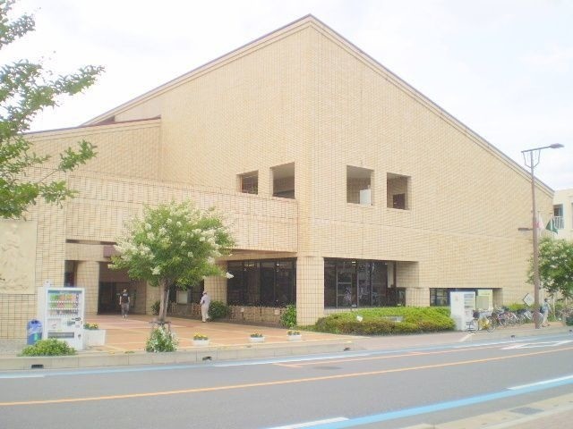 図書館　坂戸市立中央図書館（図書館）まで1284m