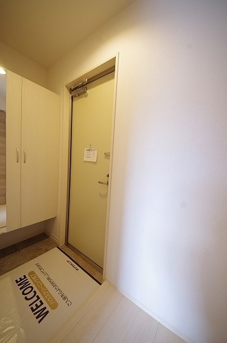 玄関　鏡付きシューズボックス