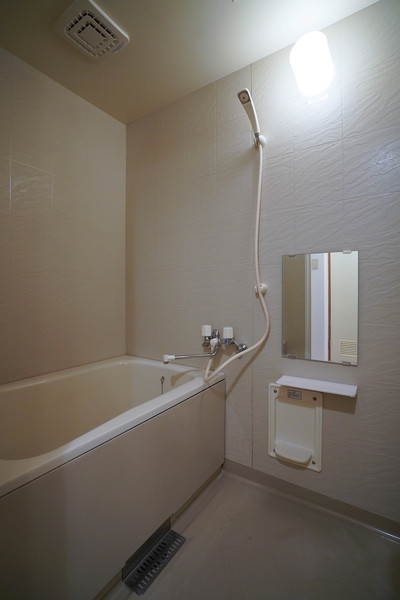 バス・シャワールーム　同じ建物の別のお部屋