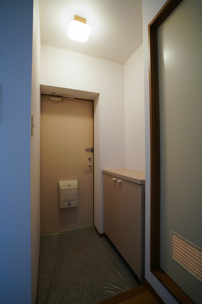玄関　同じ建物の別のお部屋