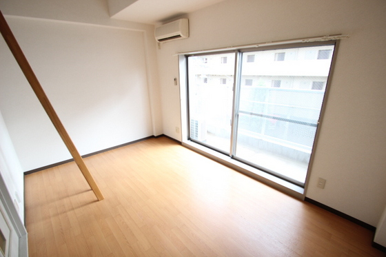 居室・リビング　※別部屋の写真です