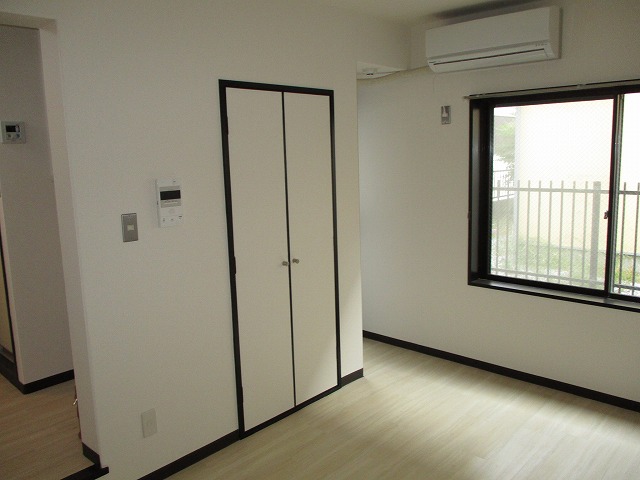 居室・リビング　別角度部屋写真
