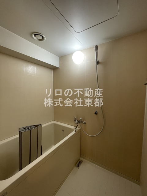 バス・シャワールーム　清潔感のある浴室で、１日の疲れを癒しリラックスできます。