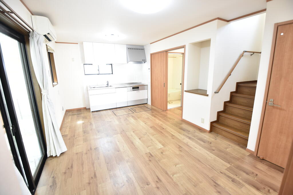RENT HOUSE 滝頭の居間写真