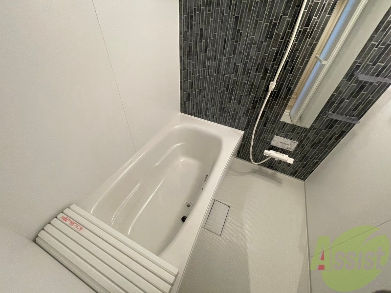 バス・シャワールーム　お風呂になります。一日の疲れを癒してくださいね。