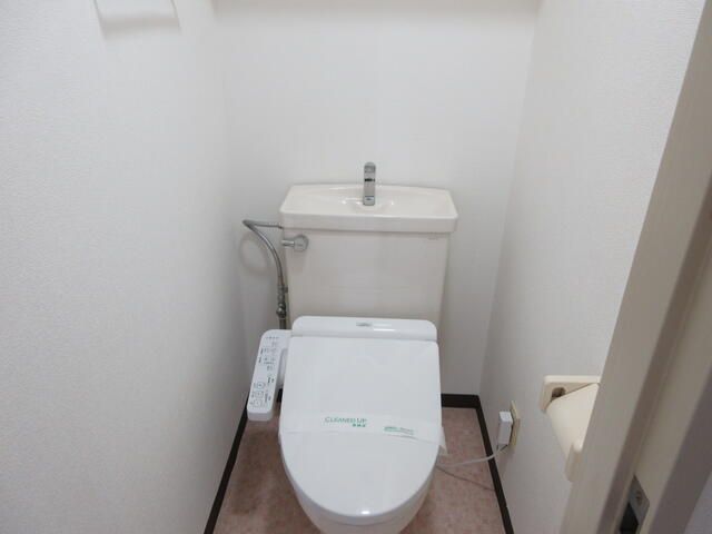 トイレ　※全て別号室のお写真。内装等参考にしてください。