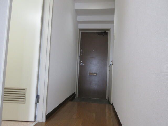 玄関　※全て別号室のお写真。内装等参考にしてください。