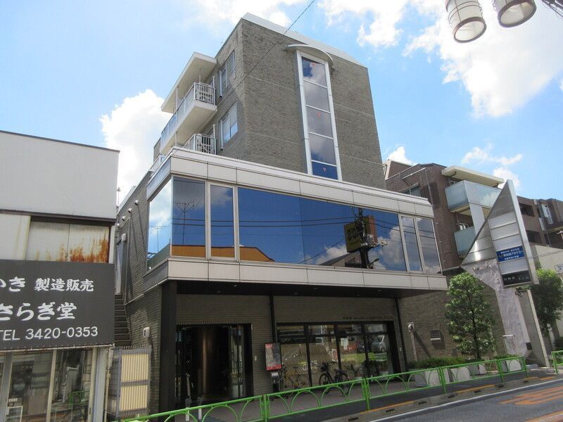 建物外観　鉄筋コンクリート造・総戸数は30戸です。