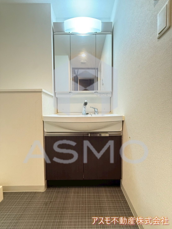 洗面設備　同マンション別部屋　参考写真
