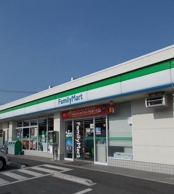 コンビニ　ファミリーマート海田大門三丁目店（コンビニ）まで337m