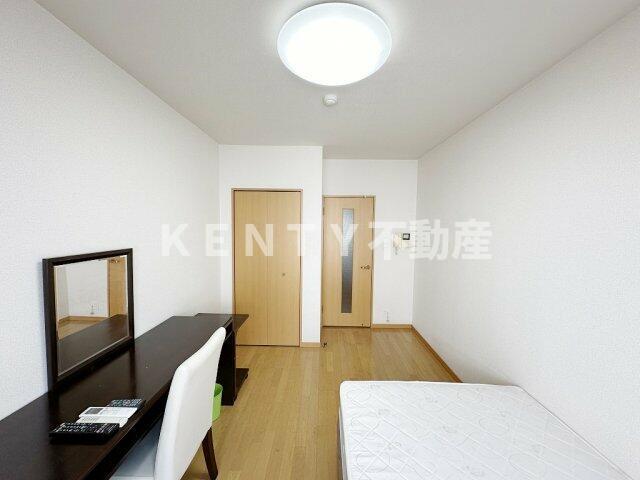 その他部屋・スペース　広くて明るい寝室