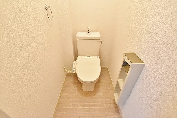 トイレ　温水洗浄便座付き