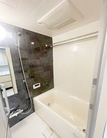 バス・シャワールーム　写真は同タイプ住居です。
