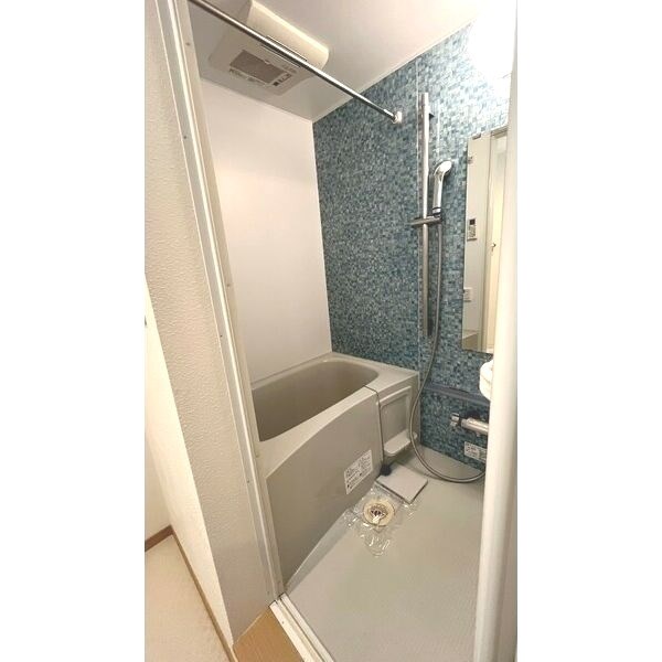 バス・シャワールーム　追い炊き、浴室乾燥機付きです。