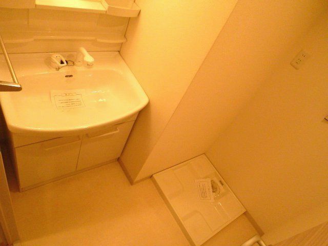 洗面設備　シャンプードレッサーの独立洗面台です。