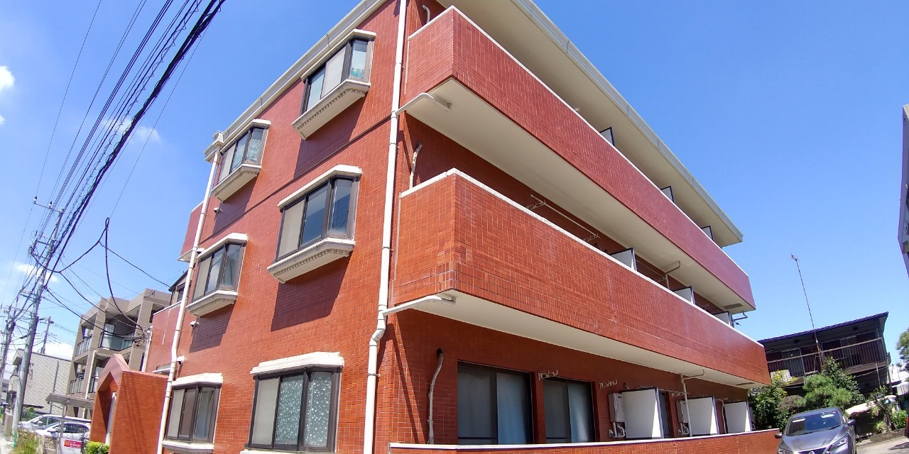 建物外観　タイル張りのマンション！